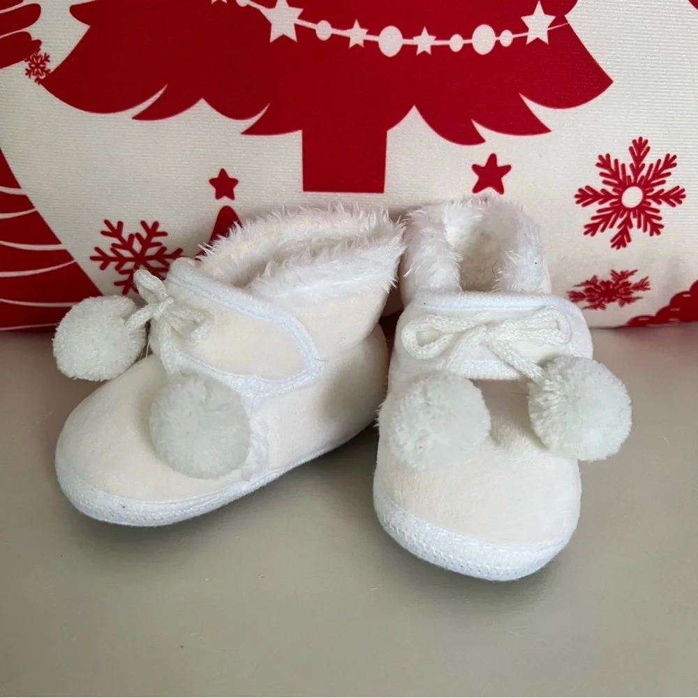 ‘Snow’ Booties - Picture 2 of 4